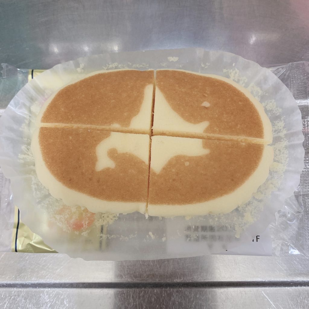 チーズ蒸しケーキ 4等分に切る
